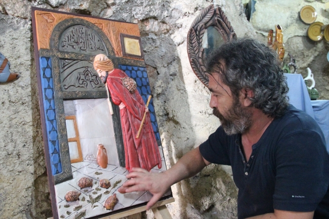 Avanos çamurundan film karakterlerinin heykellerini yapıyor